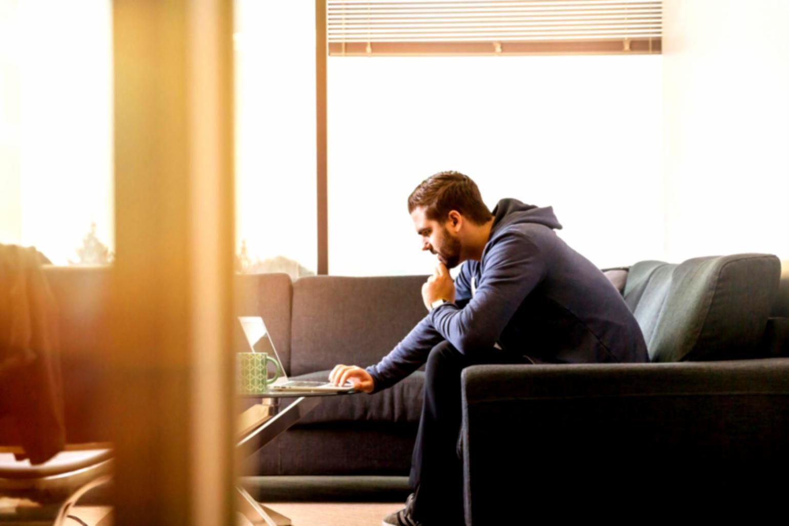 Étudiants travaillant sur des projets de financement startup